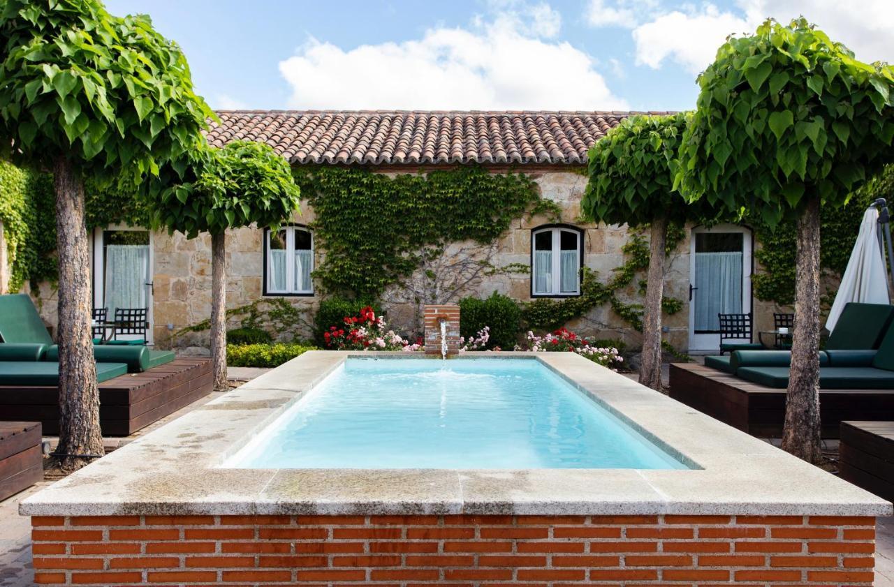 Hacienda Zorita Wine Hotel & Spa Valverdon Luaran gambar The swimming pool at the hotel