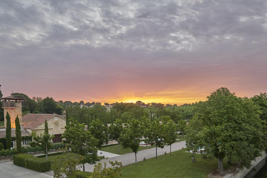 Hacienda Zorita Wine Hotel & Spa Valverdon Luaran gambar Sunset over the town